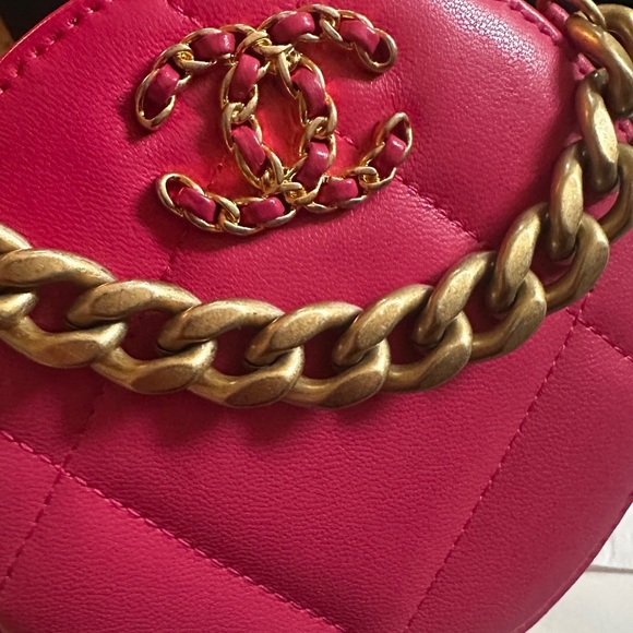 CHANEL PINK ROUND 19 - Picture 8 of 16